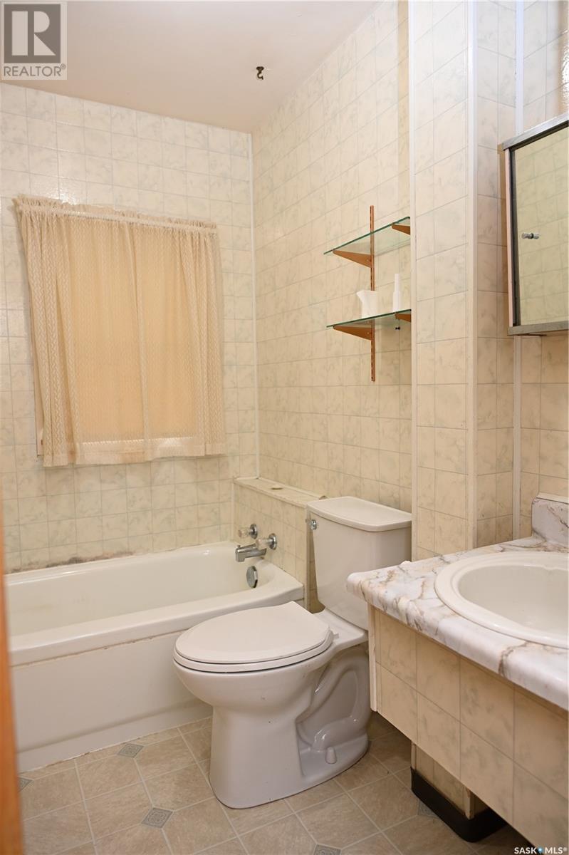 1416 D Avenue N, Saskatoon, Saskatchewan  S7L 1P4 - Photo 7 - SK009037