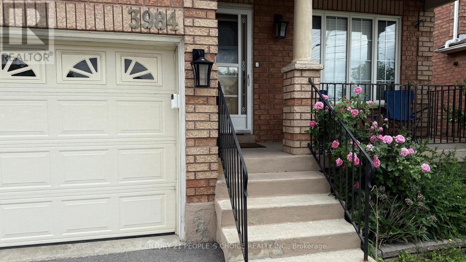 Upper - 3984 Mcdowell Drive, Mississauga, Ontario  L5M 6P4 - Photo 2 - W12198729