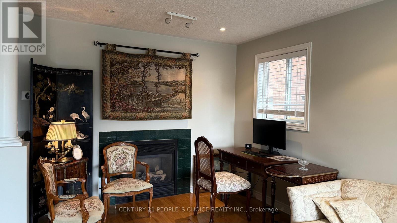 Upper - 3984 Mcdowell Drive, Mississauga, Ontario  L5M 6P4 - Photo 4 - W12198729