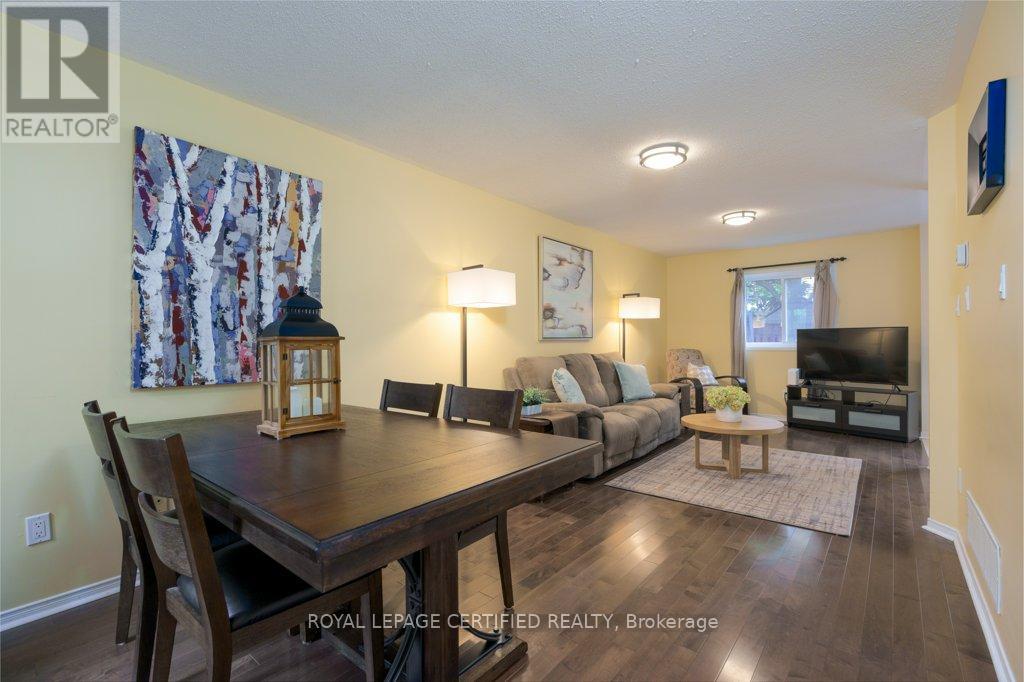 38 Banner Road, Brampton, Ontario  L6X 4K8 - Photo 4 - W12211111