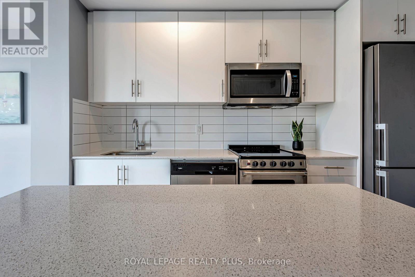 701 - 509 Dundas Street W, Oakville (Go Glenorchy), Ontario  L6M 1L9 - Photo 7 - W12211121