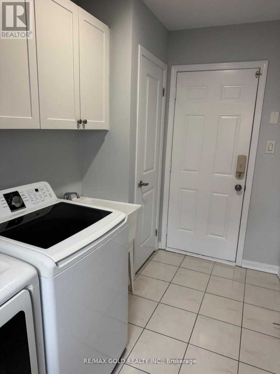 13 Viewforth Road, Brampton (Northwest Brampton), Ontario  L7A 0R2 - Photo 11 - W12211136