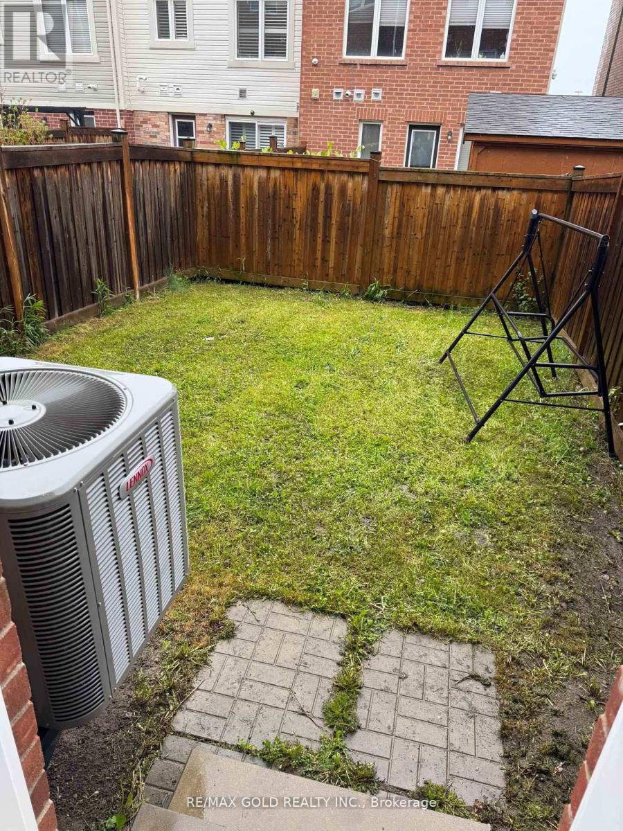 13 Viewforth Road, Brampton (Northwest Brampton), Ontario  L7A 0R2 - Photo 12 - W12211136