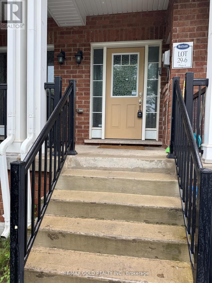 13 Viewforth Road, Brampton (Northwest Brampton), Ontario  L7A 0R2 - Photo 3 - W12211136