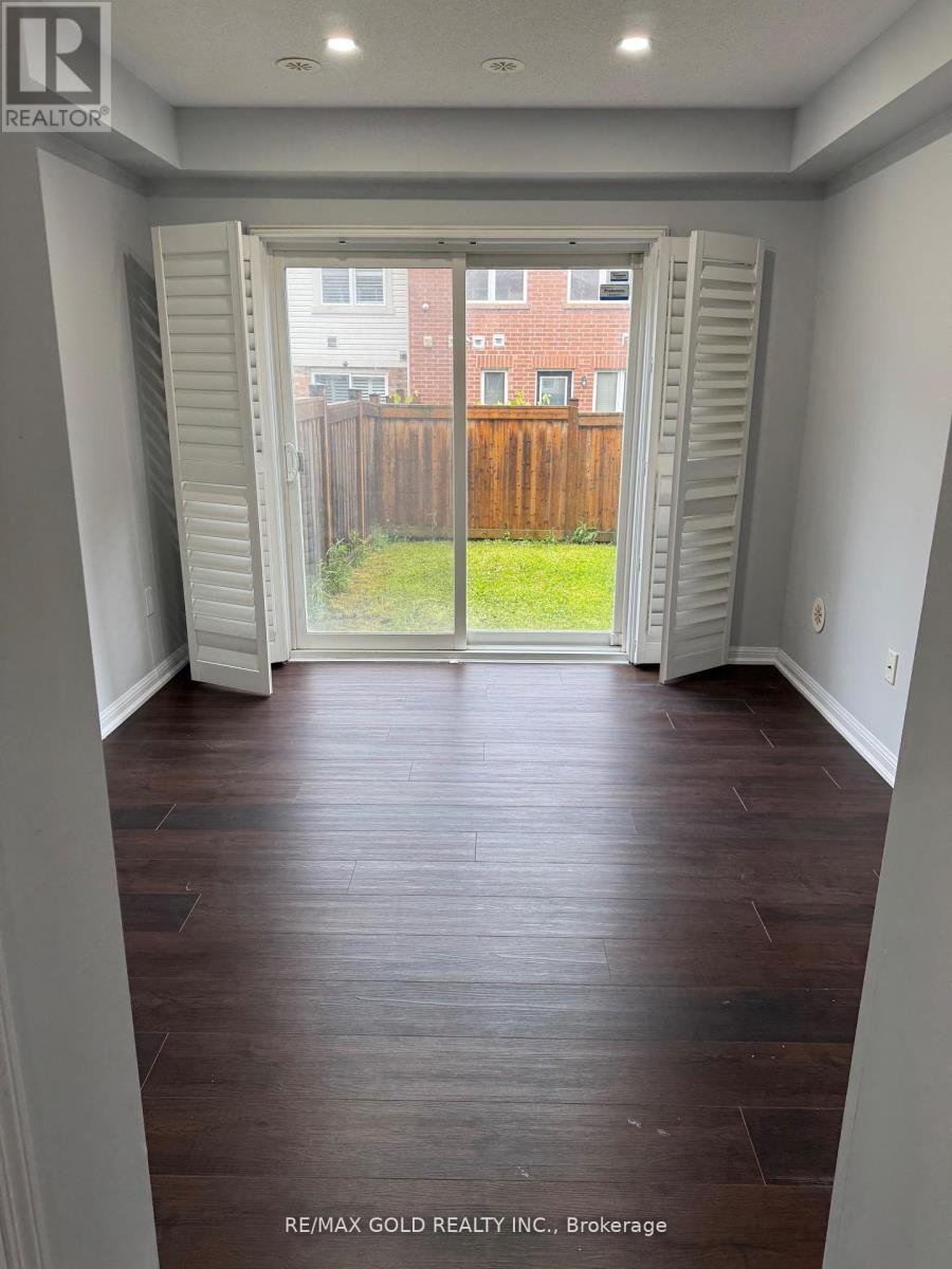 13 Viewforth Road, Brampton (Northwest Brampton), Ontario  L7A 0R2 - Photo 6 - W12211136