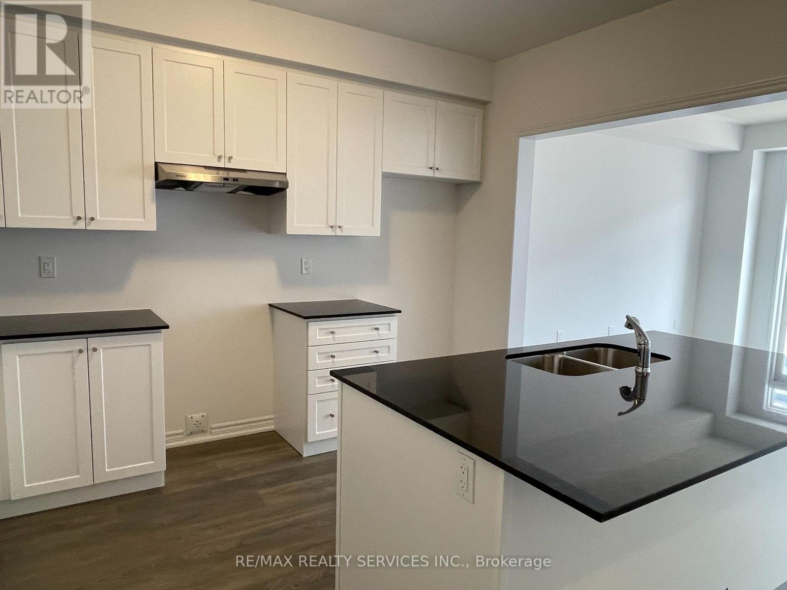 156 Sanders Road, Erin, Ontario  N0B 1T0 - Photo 8 - X12211096