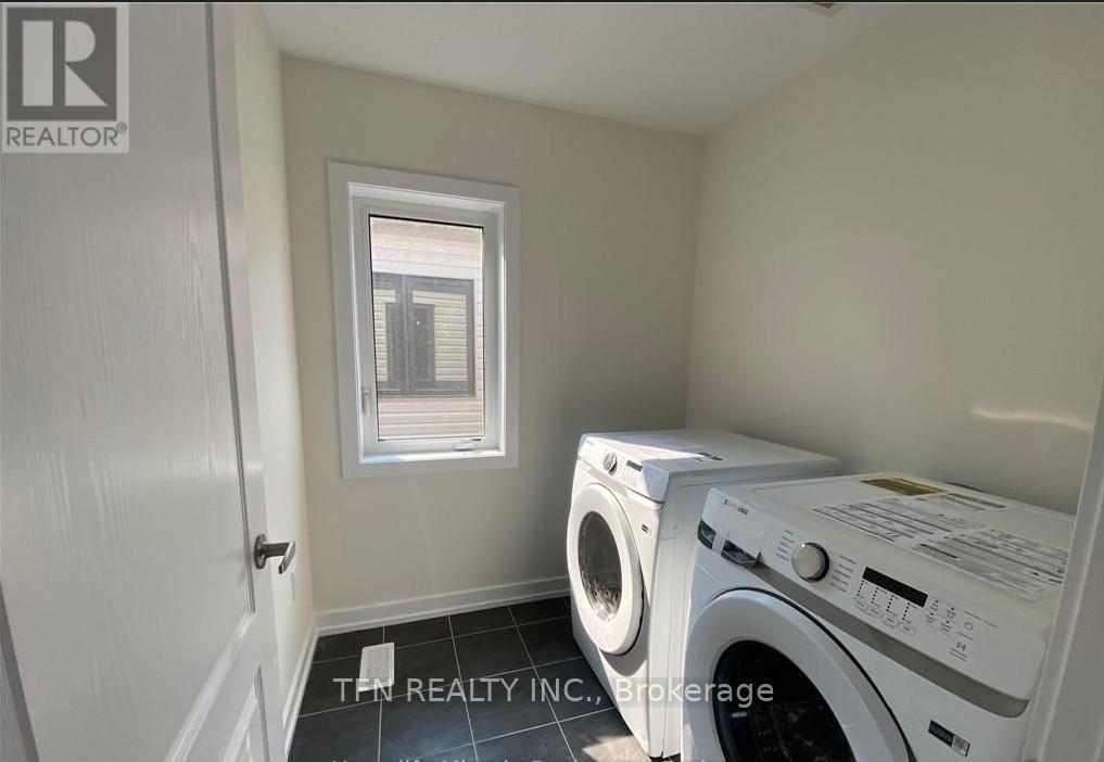 18 Monteith Drive, Brantford, Ontario  N3T 0W6 - Photo 10 - X12211125