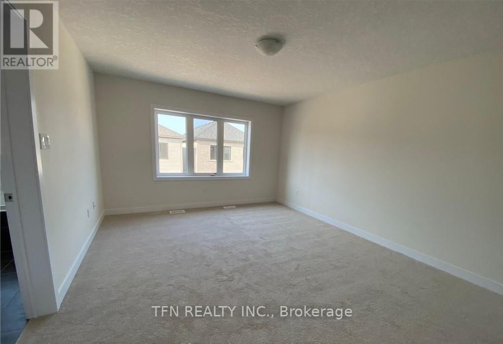 18 Monteith Drive, Brantford, Ontario  N3T 0W6 - Photo 5 - X12211125