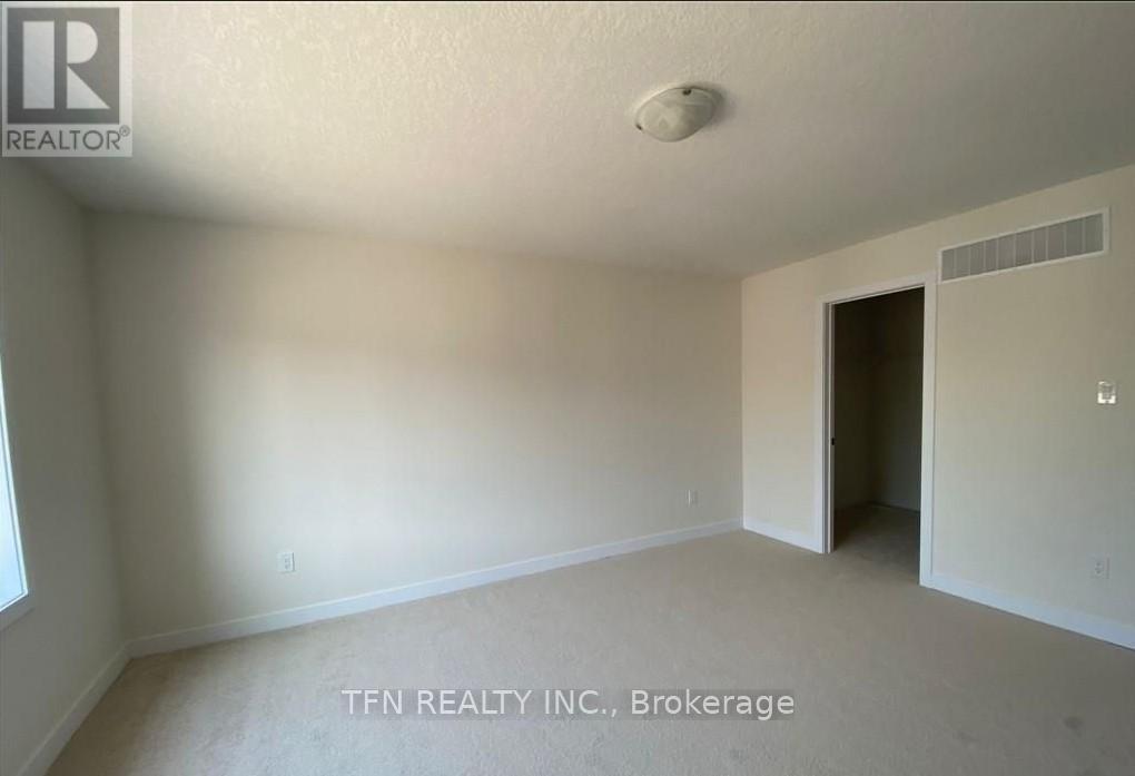 18 Monteith Drive, Brantford, Ontario  N3T 0W6 - Photo 6 - X12211125