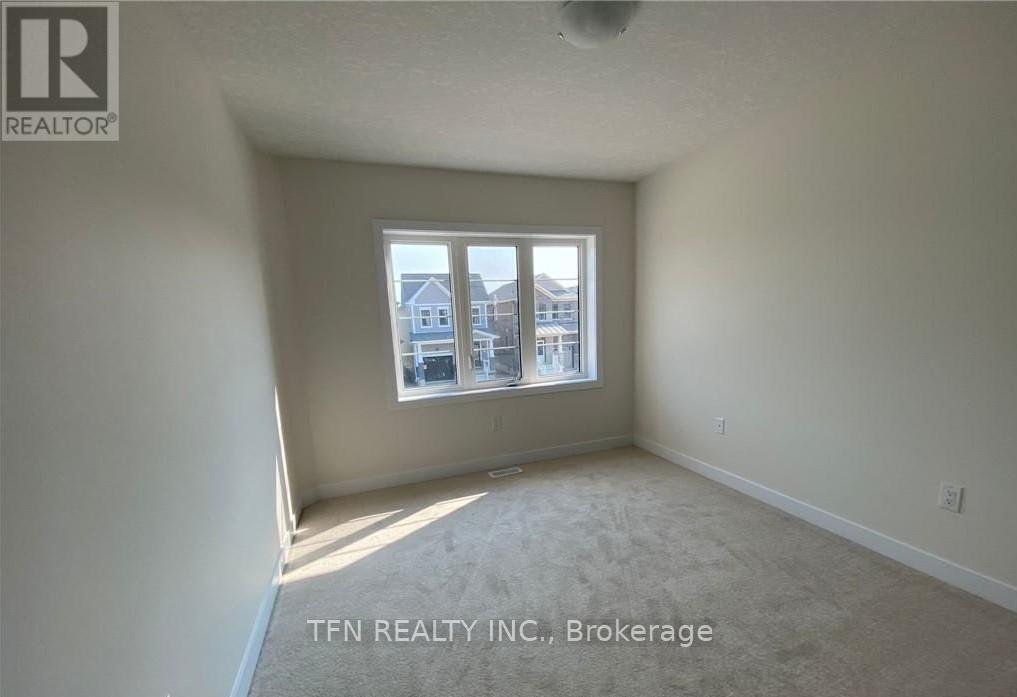 18 Monteith Drive, Brantford, Ontario  N3T 0W6 - Photo 8 - X12211125