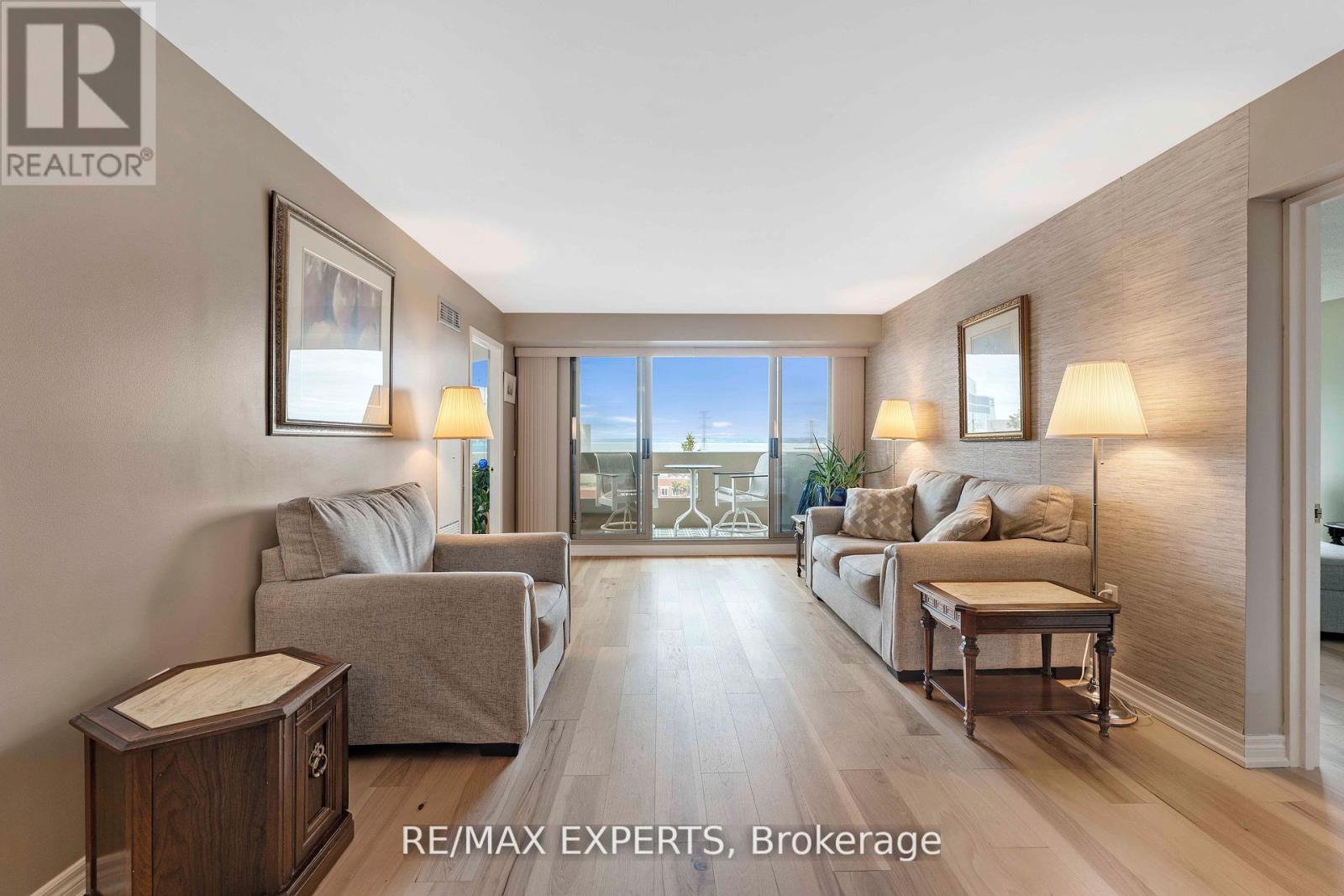 809 - 1201 North Shore Boulevard E, Burlington (Brant), Ontario  L7S 1Z5 - Photo 2 - W12209837