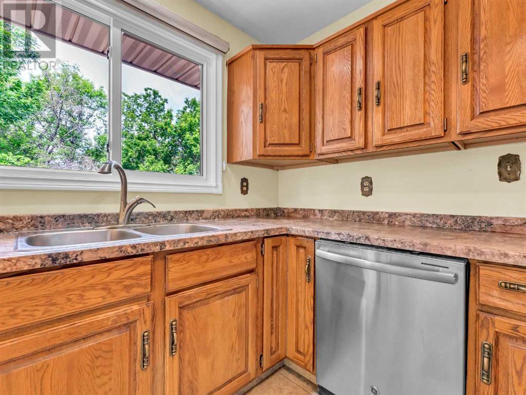 30 Rossland Crescent Se, Medicine Hat, Alberta  T1B 2B6 - Photo 11 - A2226666