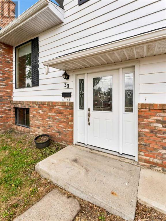 30 Rossland Crescent Se, Medicine Hat, Alberta  T1B 2B6 - Photo 3 - A2226666