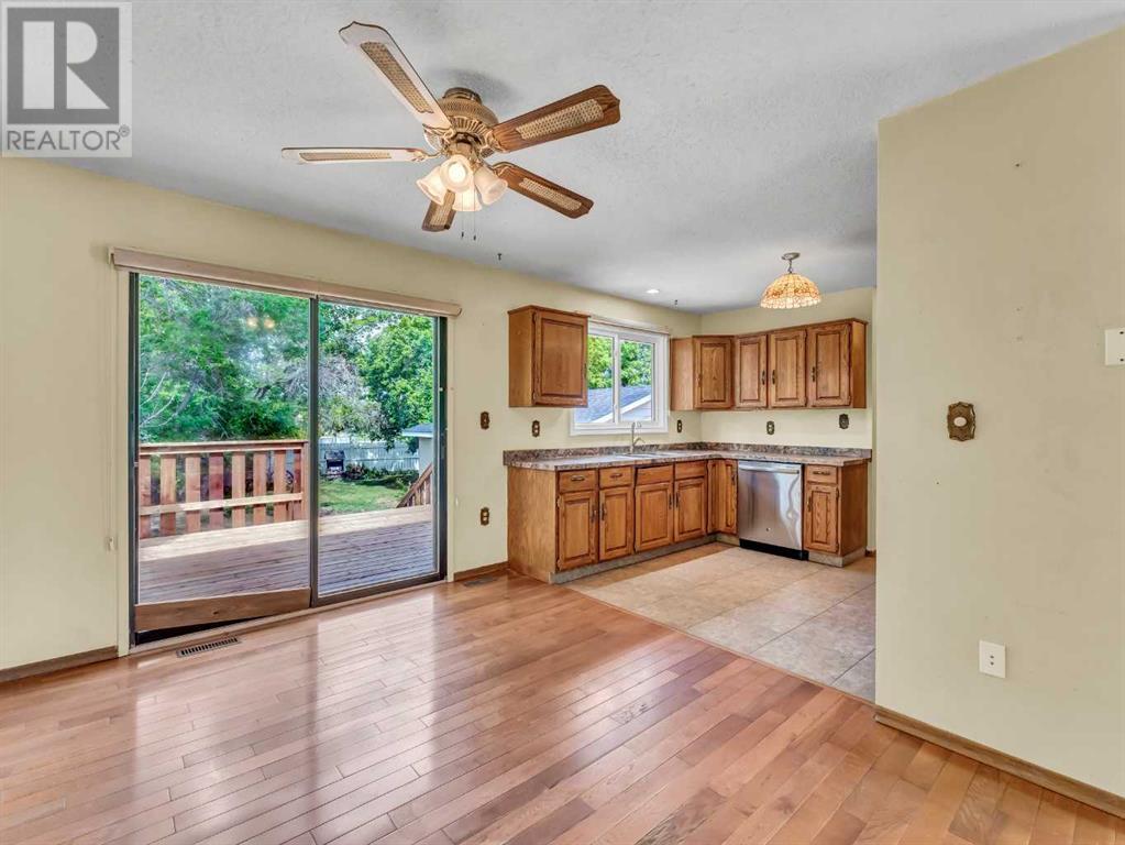 30 Rossland Crescent Se, Medicine Hat, Alberta  T1B 2B6 - Photo 5 - A2226666