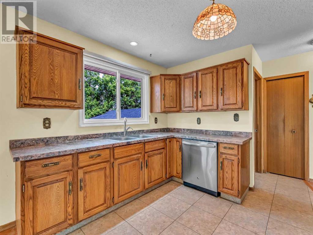 30 Rossland Crescent Se, Medicine Hat, Alberta  T1B 2B6 - Photo 8 - A2226666
