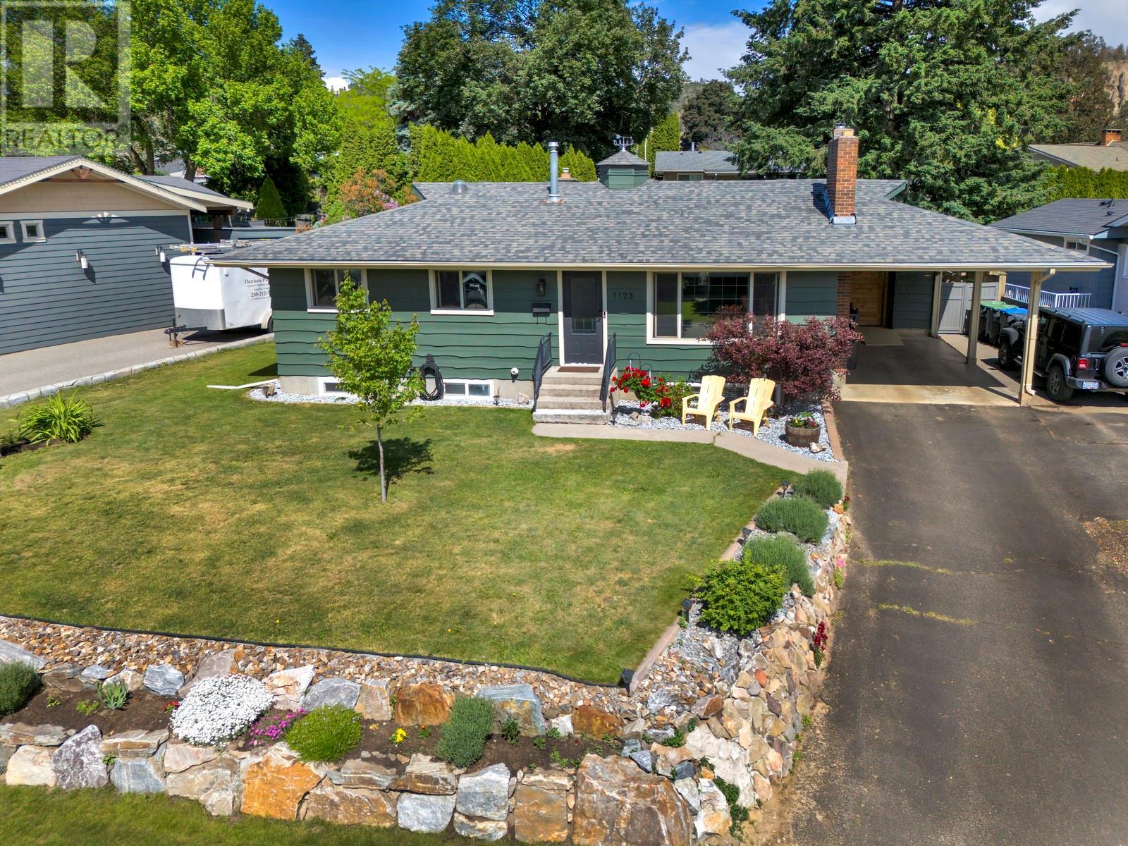 1123 Pinecrest Lane, Kelowna, British Columbia  V1Y 4L4 - Photo 2 - 10349736