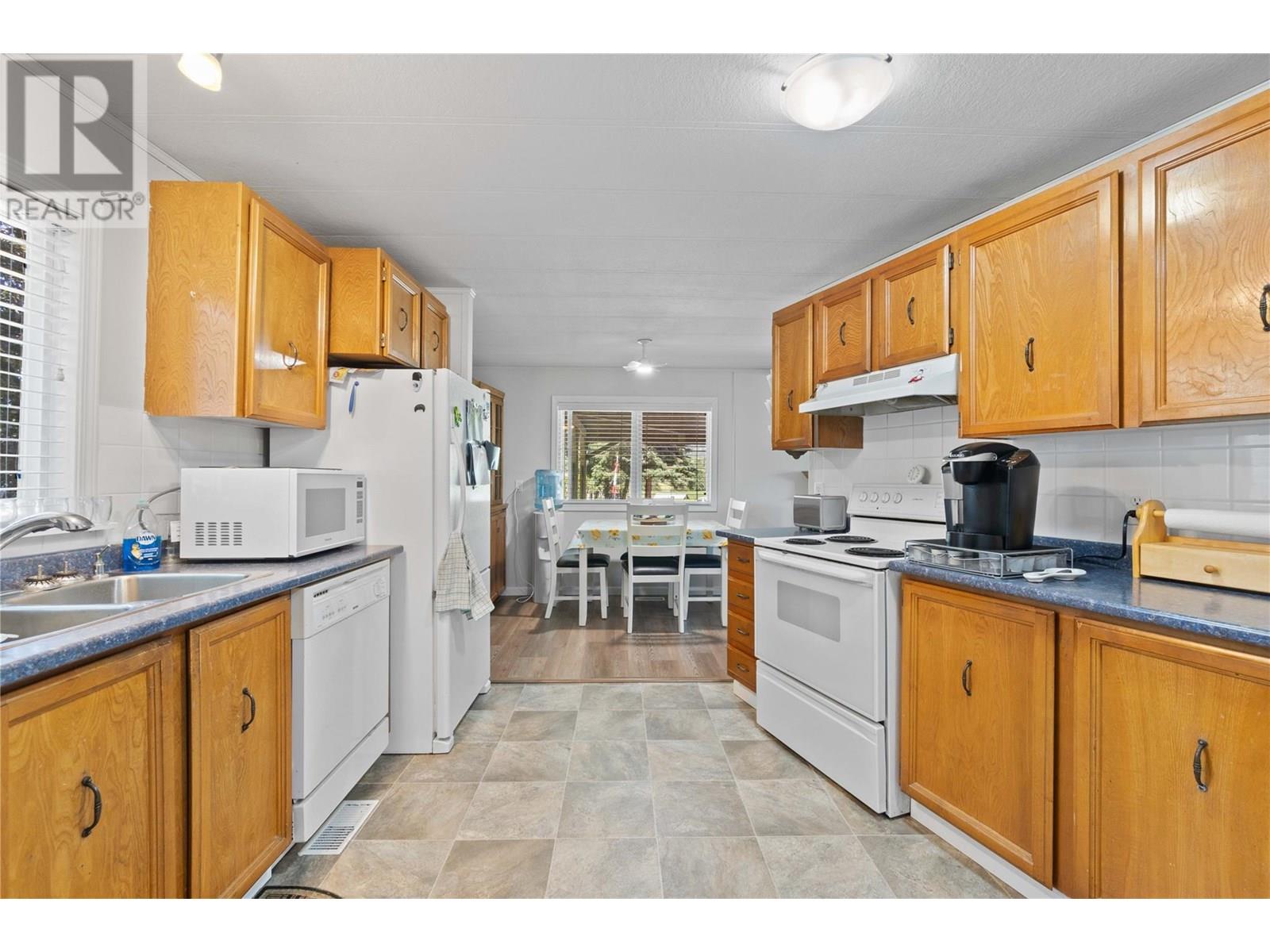 2500 97b Highway Se Unit# 19, Salmon Arm, British Columbia  V1E 1A6 - Photo 8 - 10351653