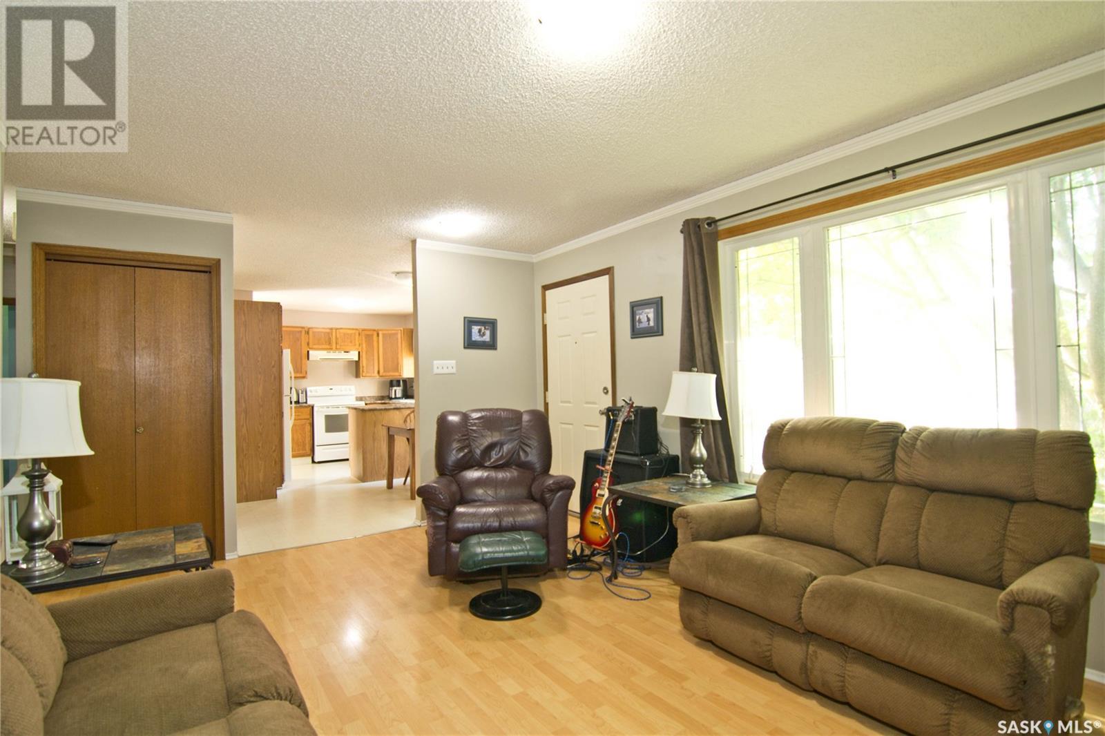 3127 Jenkins Drive E, Regina, Saskatchewan  S4S 5N6 - Photo 2 - SK008230