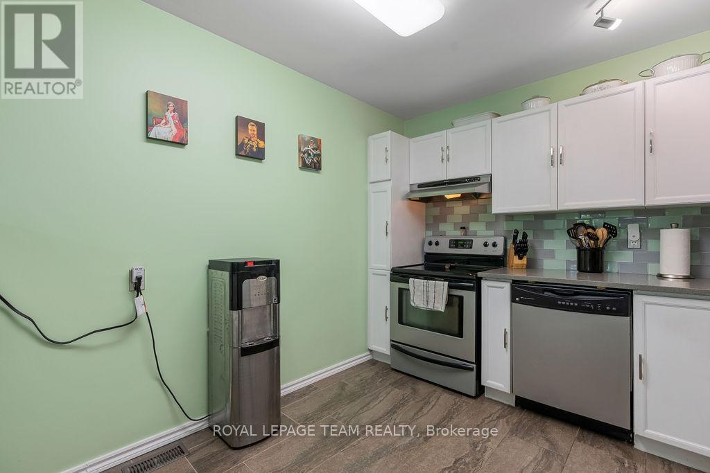80 Pickwick Drive, Ottawa, Ontario  K2J 3E2 - Photo 15 - X12211153