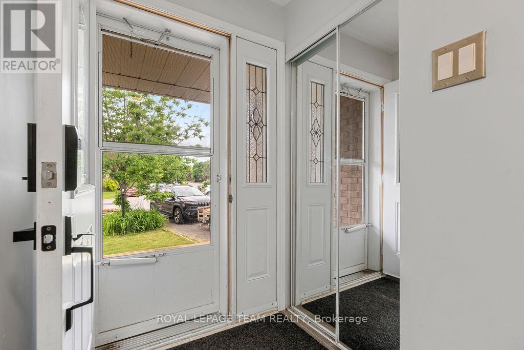 80 Pickwick Drive, Ottawa, Ontario  K2J 3E2 - Photo 2 - X12211153