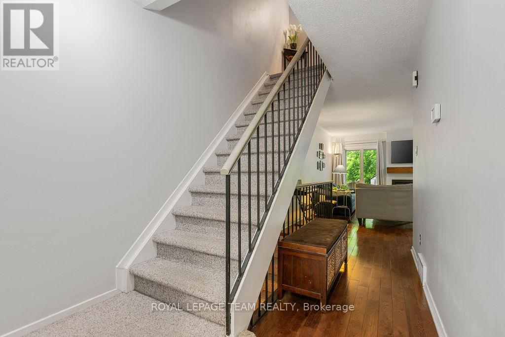 80 Pickwick Drive, Ottawa, Ontario  K2J 3E2 - Photo 4 - X12211153