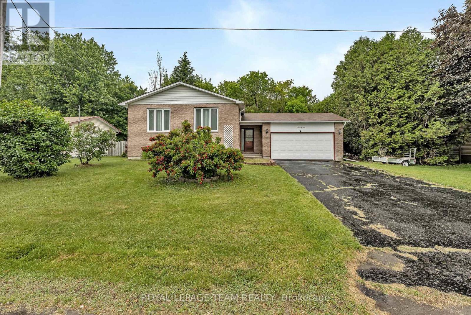 139 DUNLOP CRESCENT, Russell, Ontario