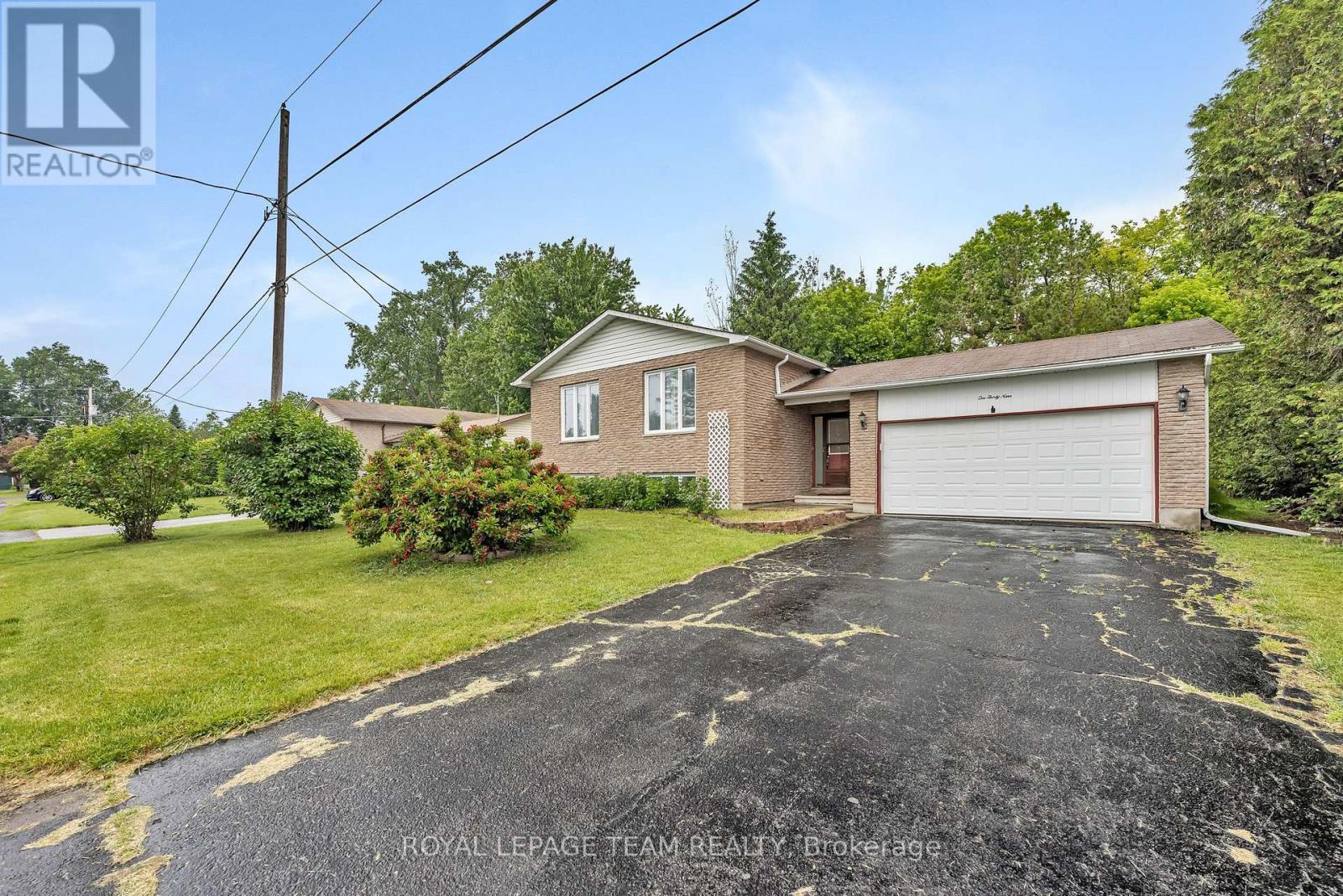 139 Dunlop Crescent, Russell, Ontario  K4R 1B3 - Photo 2 - X12211165
