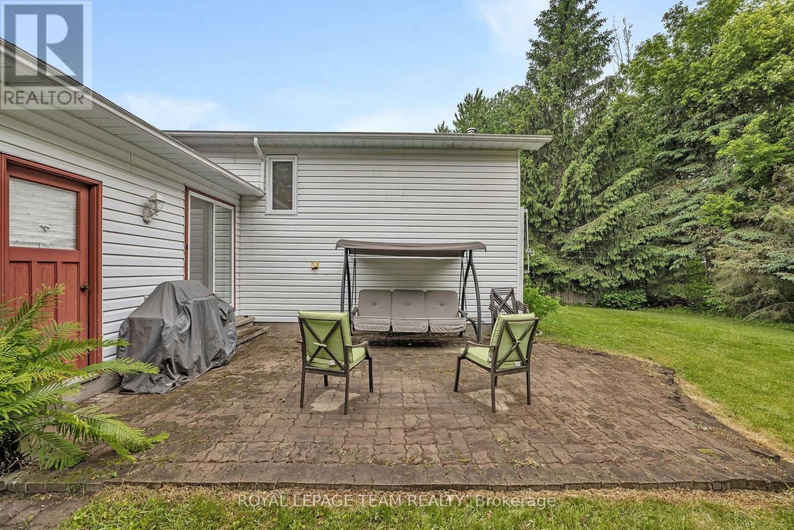 139 Dunlop Crescent, Russell, Ontario  K4R 1B3 - Photo 4 - X12211165