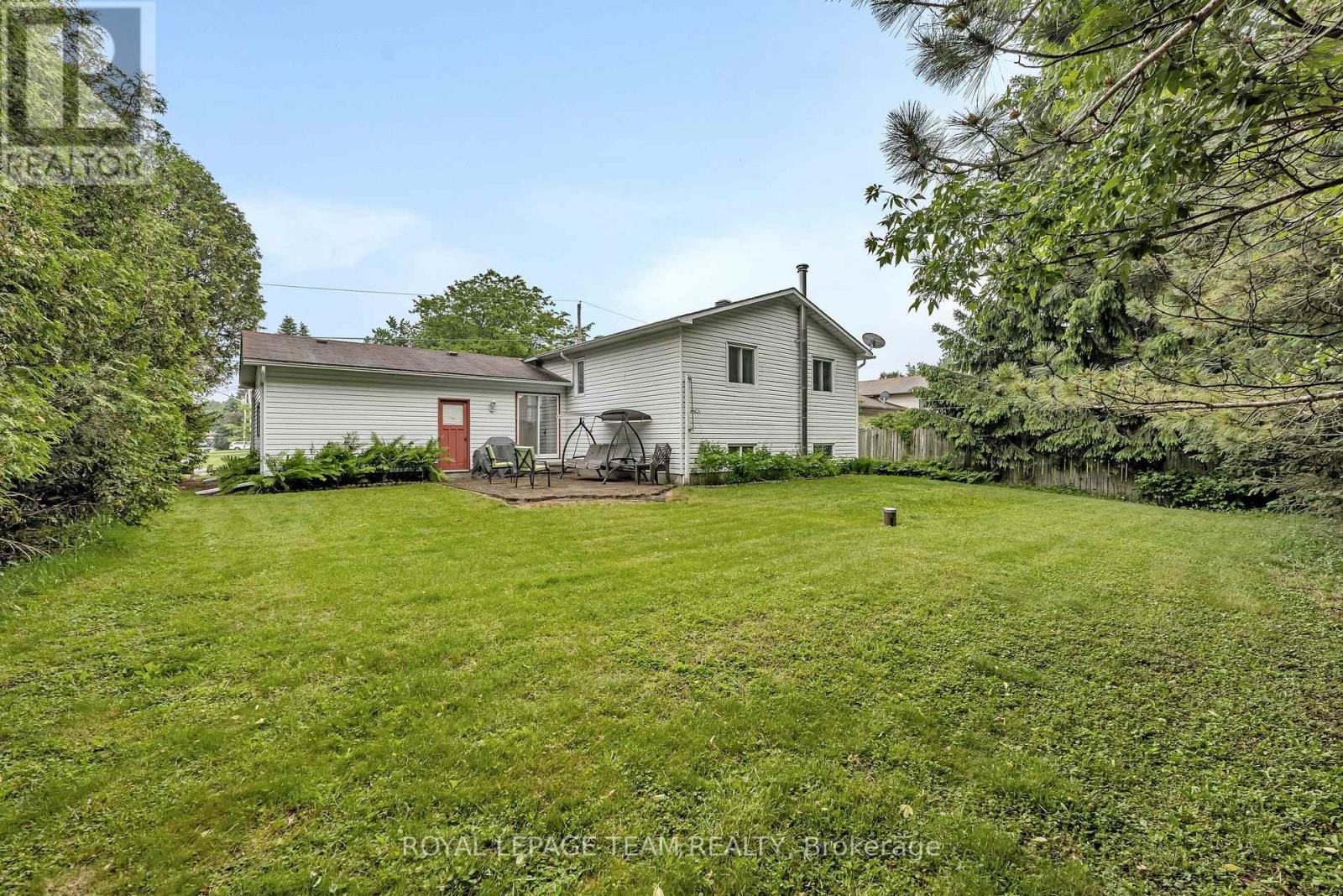139 Dunlop Crescent, Russell, Ontario  K4R 1B3 - Photo 5 - X12211165