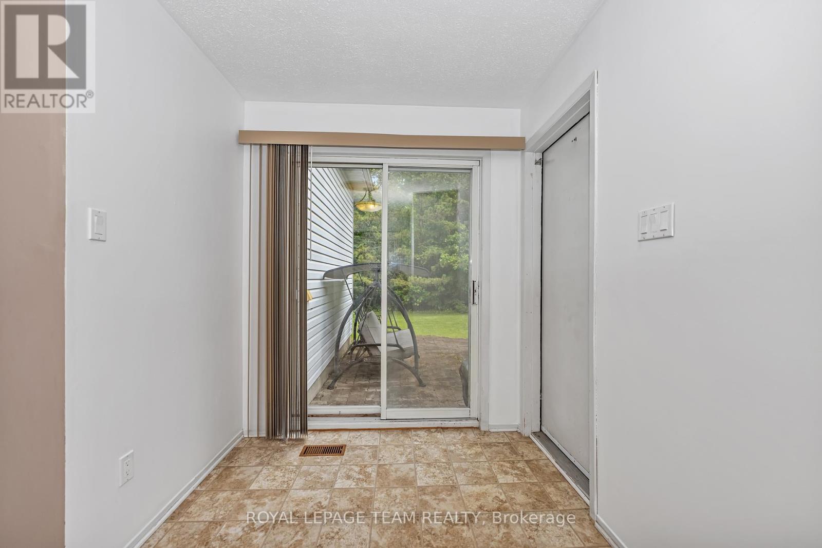 139 Dunlop Crescent, Russell, Ontario  K4R 1B3 - Photo 8 - X12211165
