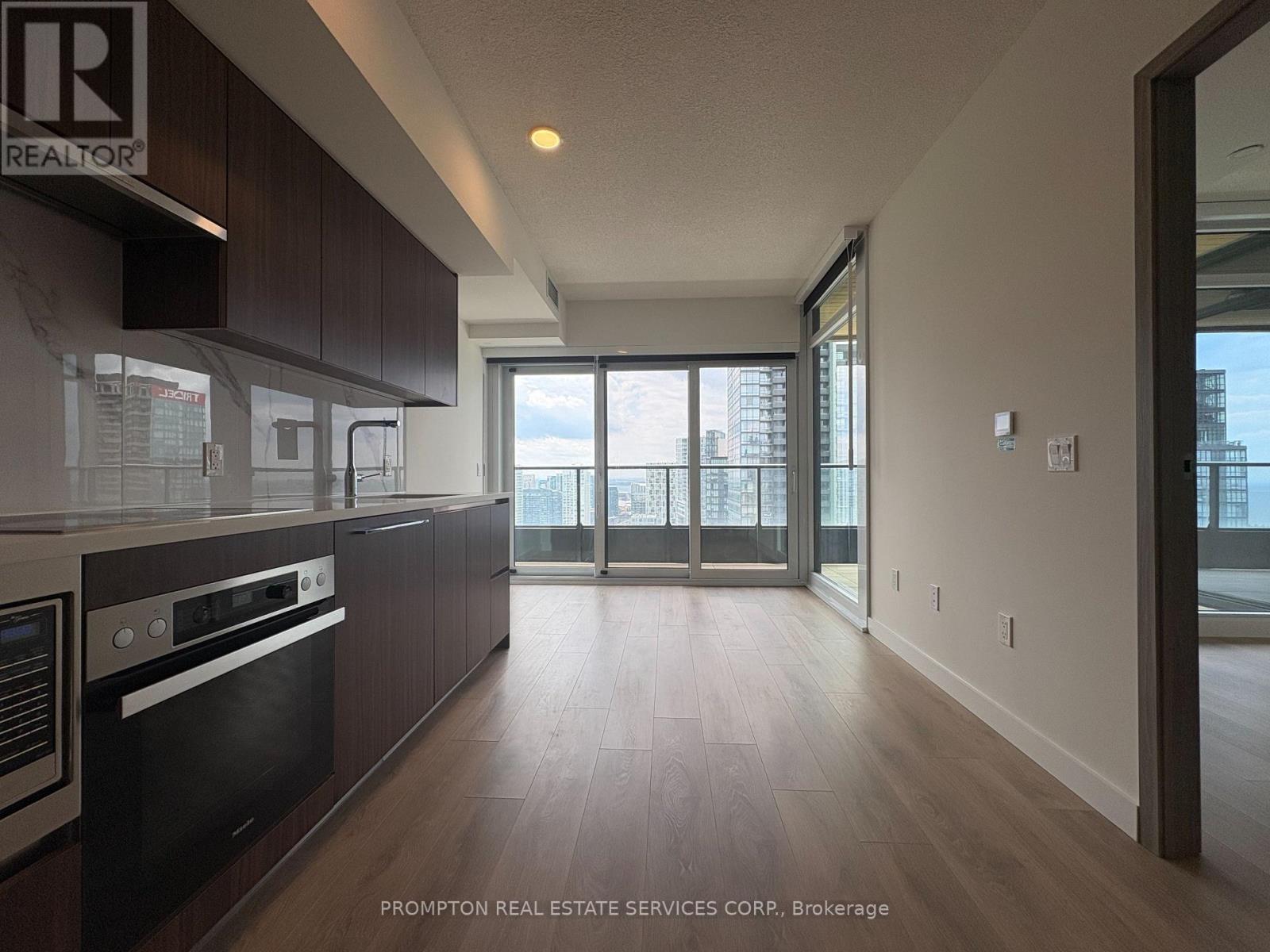 3902 - 3 Concord Cityplace Way, Toronto, Ontario  M5V 0X4 - Photo 2 - C12211187