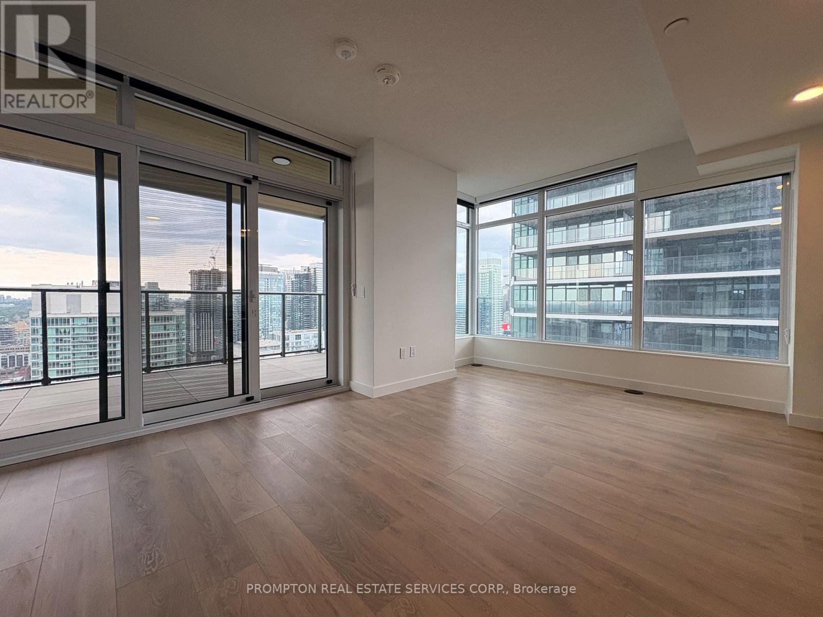 3905 - 3 Concord Cityplace Way, Toronto, Ontario  M5V 0X4 - Photo 3 - C12211191