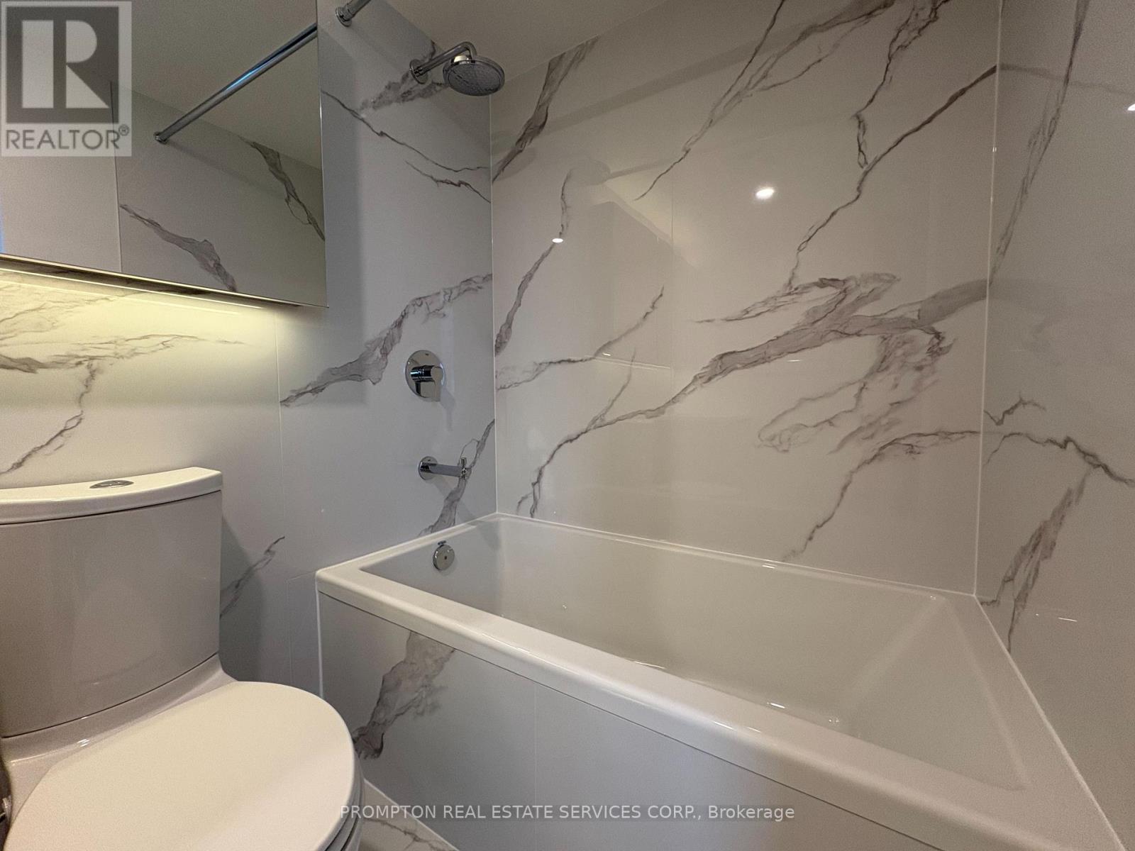 3905 - 3 Concord Cityplace Way, Toronto, Ontario  M5V 0X4 - Photo 6 - C12211191
