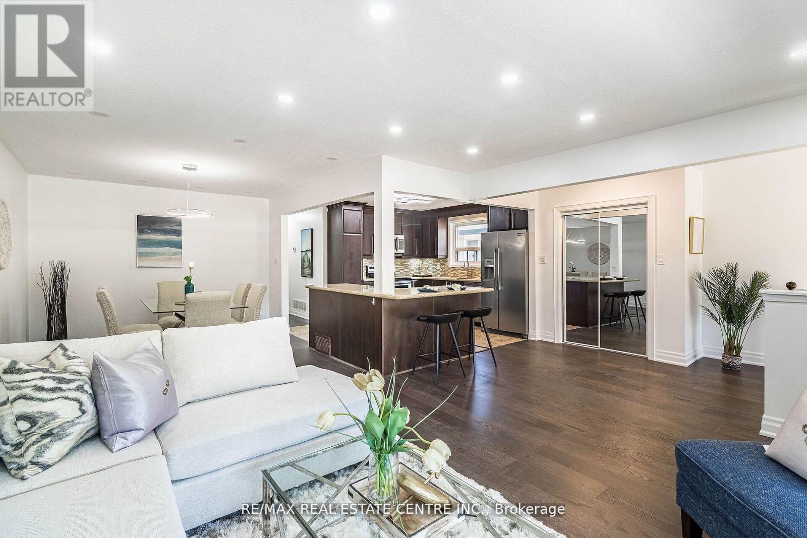 114 Sexton Crescent, Toronto, Ontario  M2H 2L6 - Photo 6 - C12211192