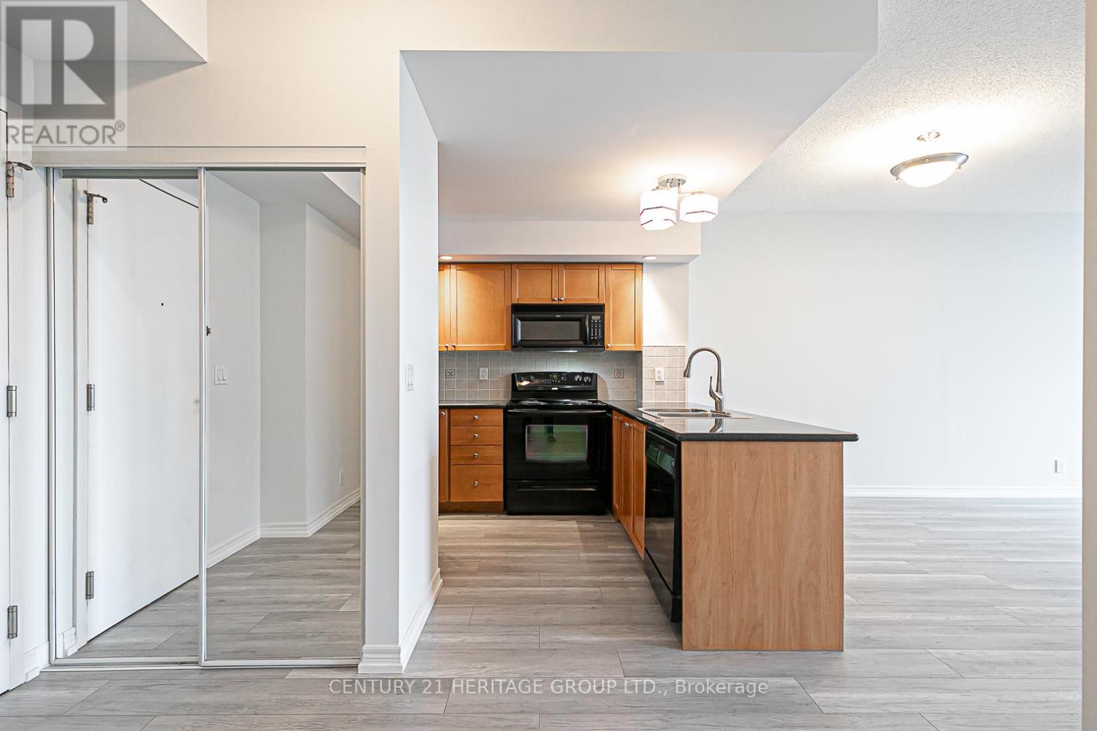 905 - 33 Cox Boulevard, Markham, Ontario  L3R 8A6 - Photo 13 - N12211142