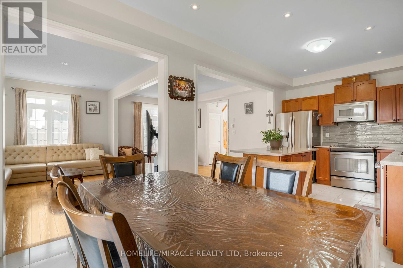 2215 Dawson Crescent, Innisfil, Ontario  L9S 0G9 - Photo 13 - N12211152