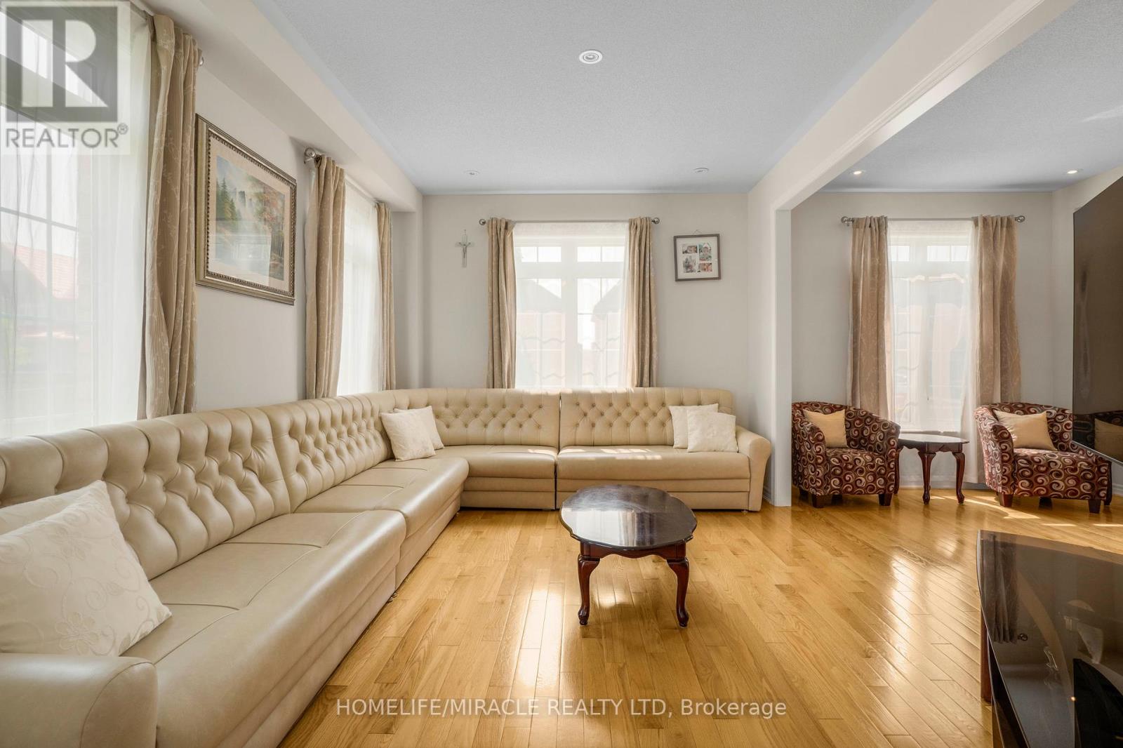 2215 Dawson Crescent, Innisfil, Ontario  L9S 0G9 - Photo 16 - N12211152