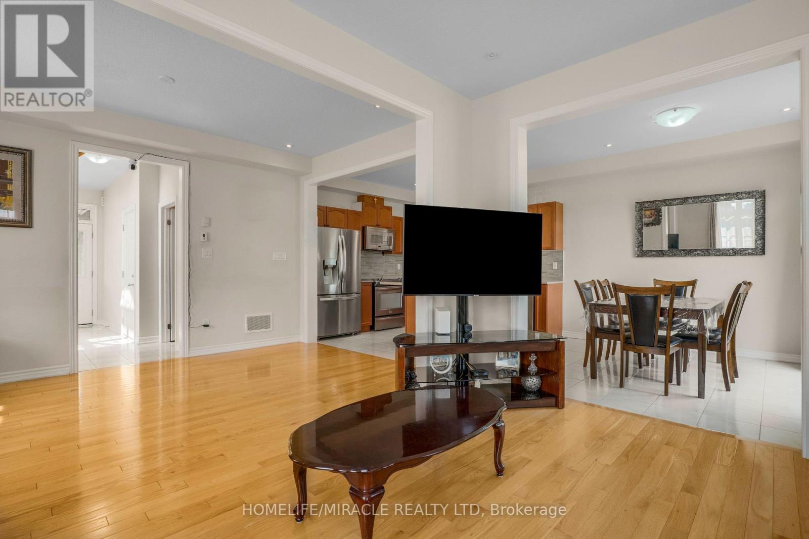2215 Dawson Crescent, Innisfil, Ontario  L9S 0G9 - Photo 18 - N12211152