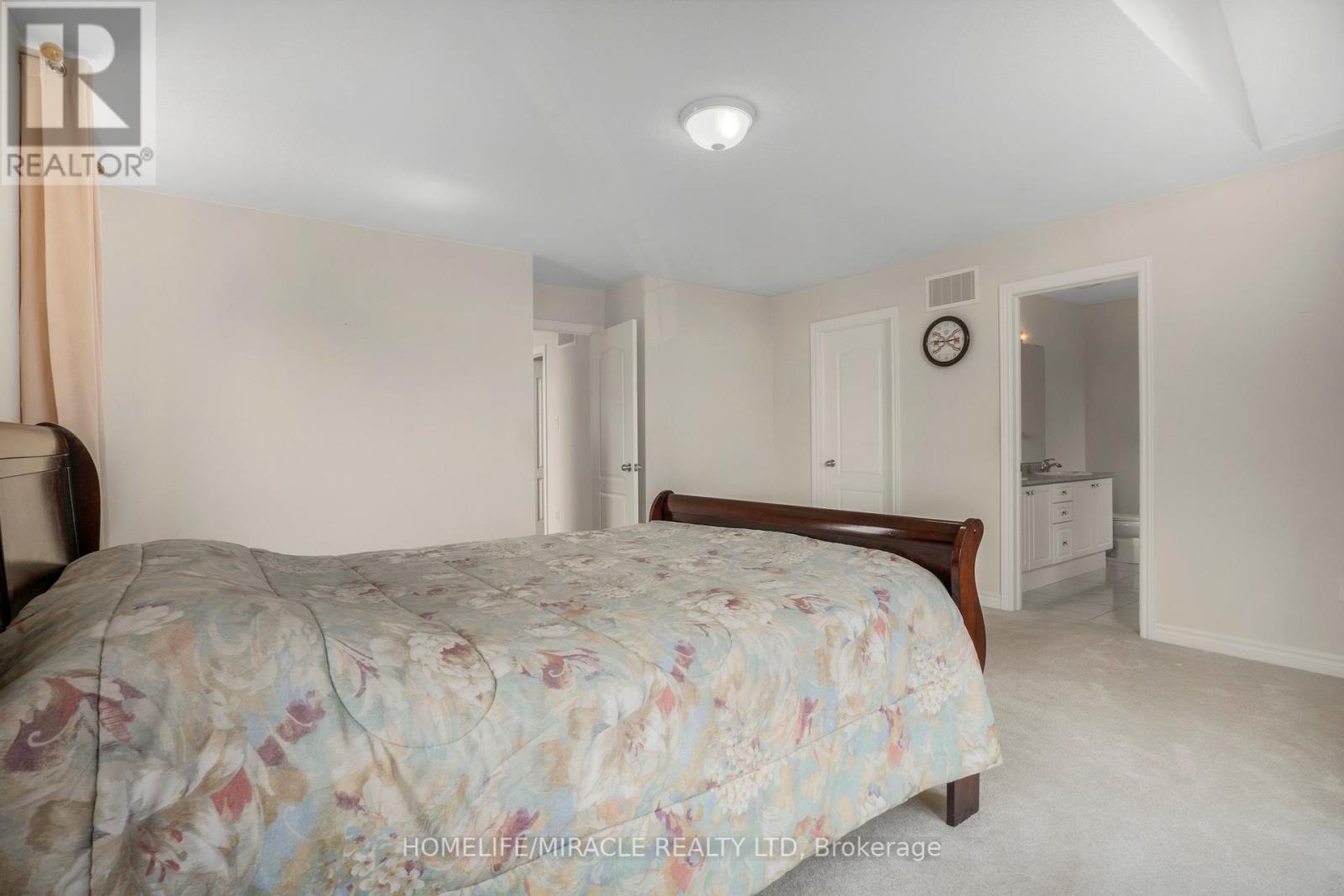 2215 Dawson Crescent, Innisfil, Ontario  L9S 0G9 - Photo 23 - N12211152