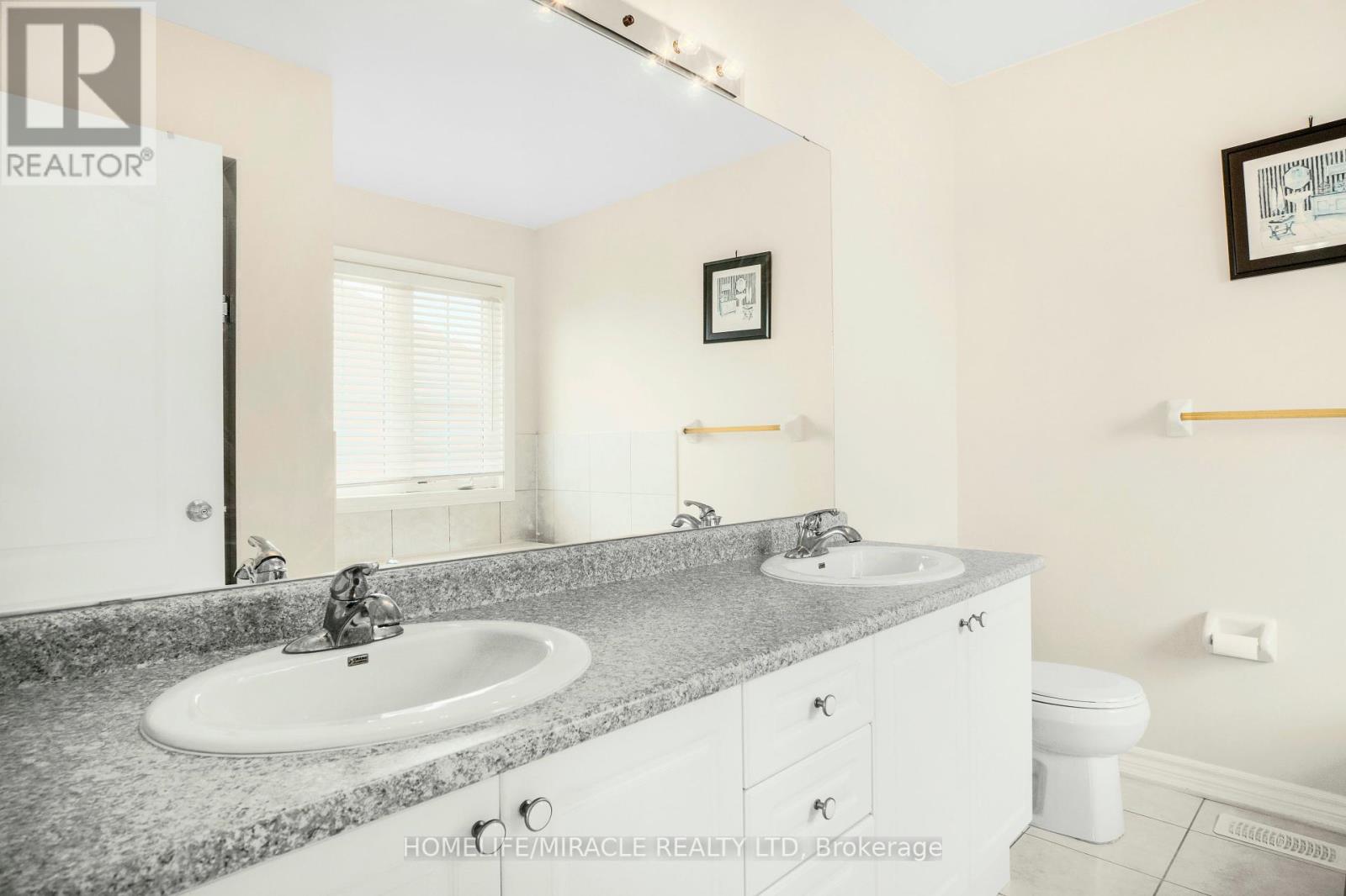 2215 Dawson Crescent, Innisfil, Ontario  L9S 0G9 - Photo 24 - N12211152