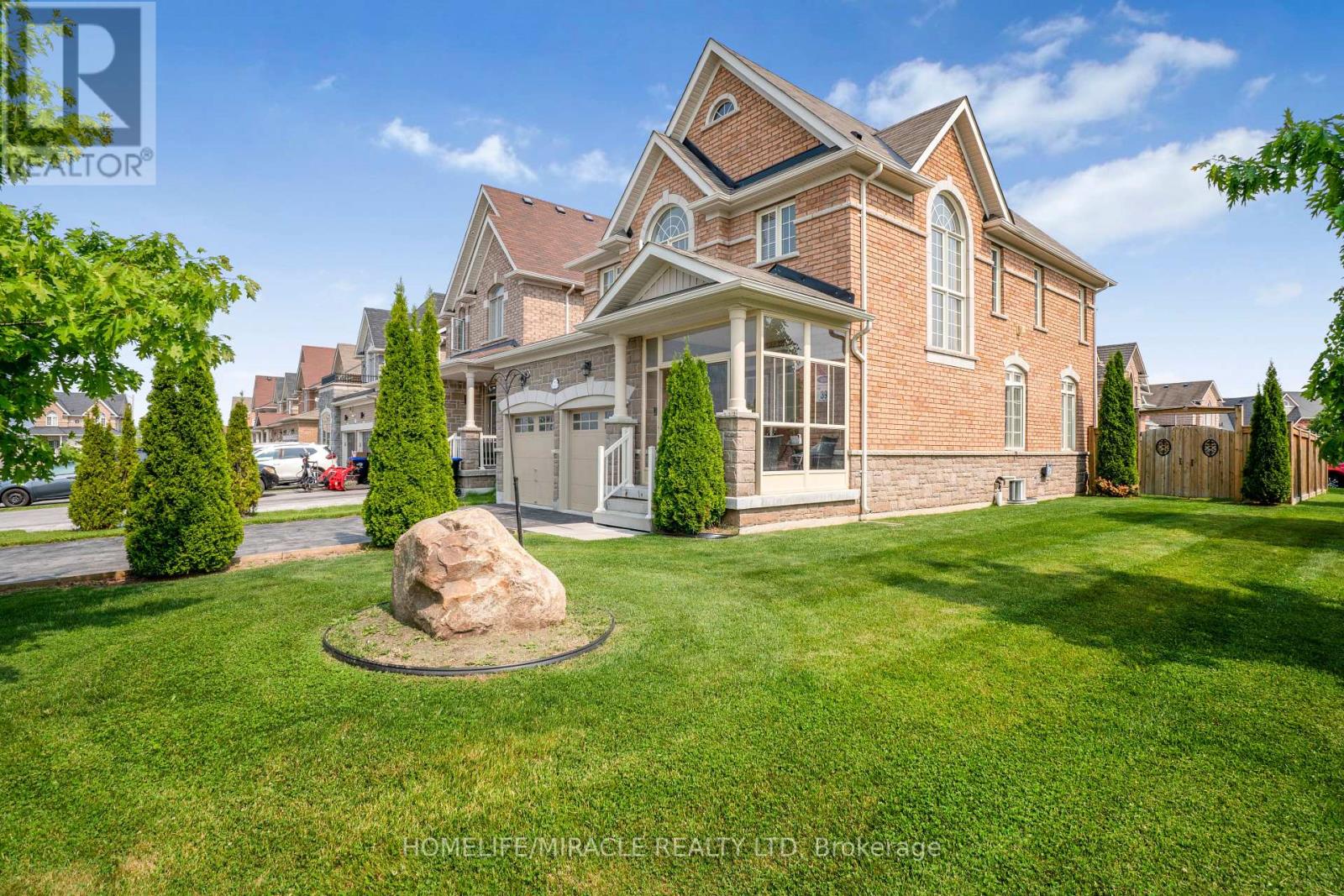 2215 Dawson Crescent, Innisfil, Ontario  L9S 0G9 - Photo 5 - N12211152
