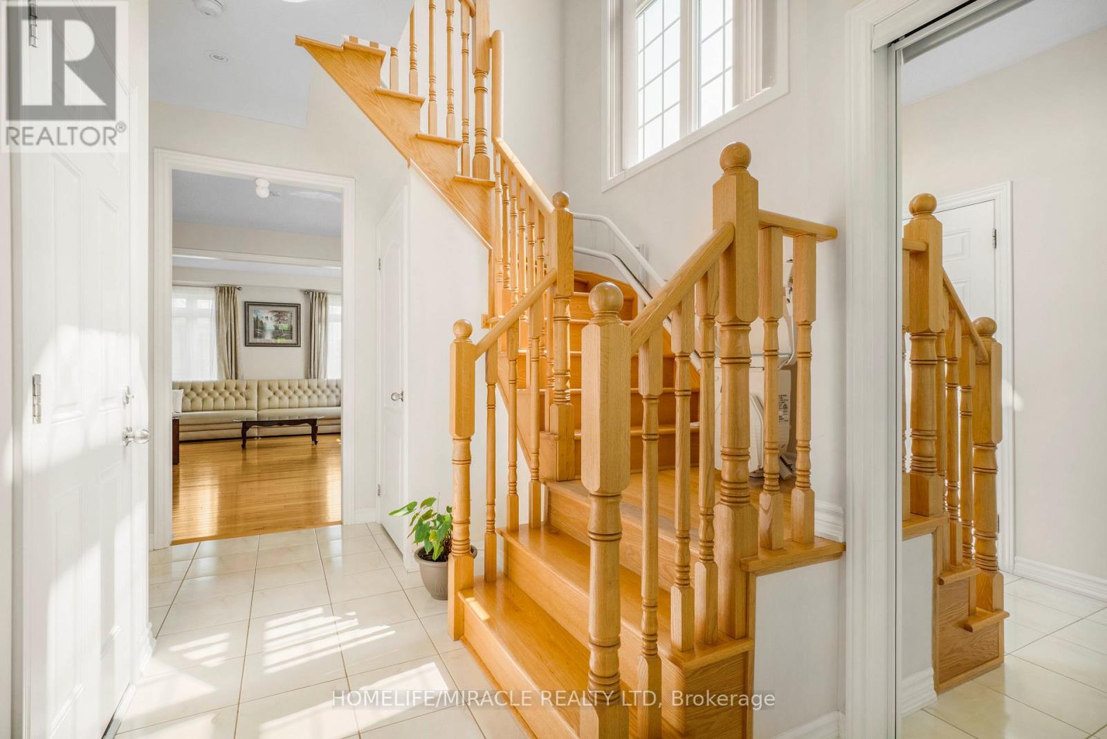 2215 Dawson Crescent, Innisfil, Ontario  L9S 0G9 - Photo 7 - N12211152