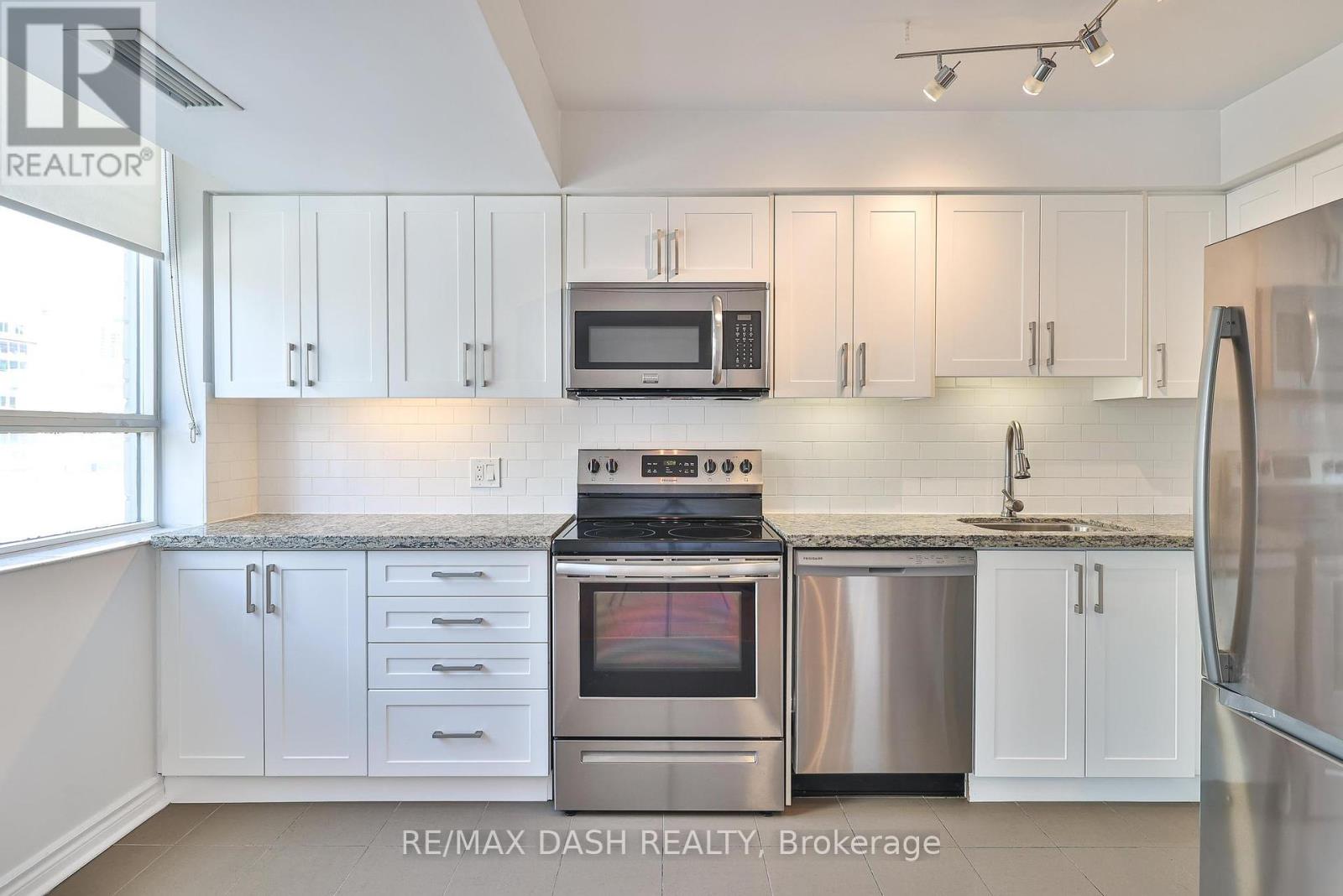2004 - 71 Simcoe Street, Toronto, Ontario  M5J 2S9 - Photo 19 - C12210122