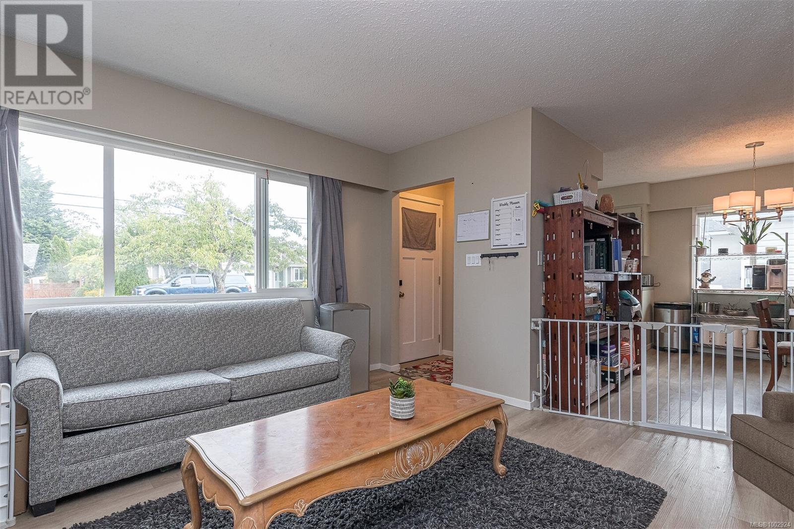 Property at 2189A &2189B Amelia Ave image 3