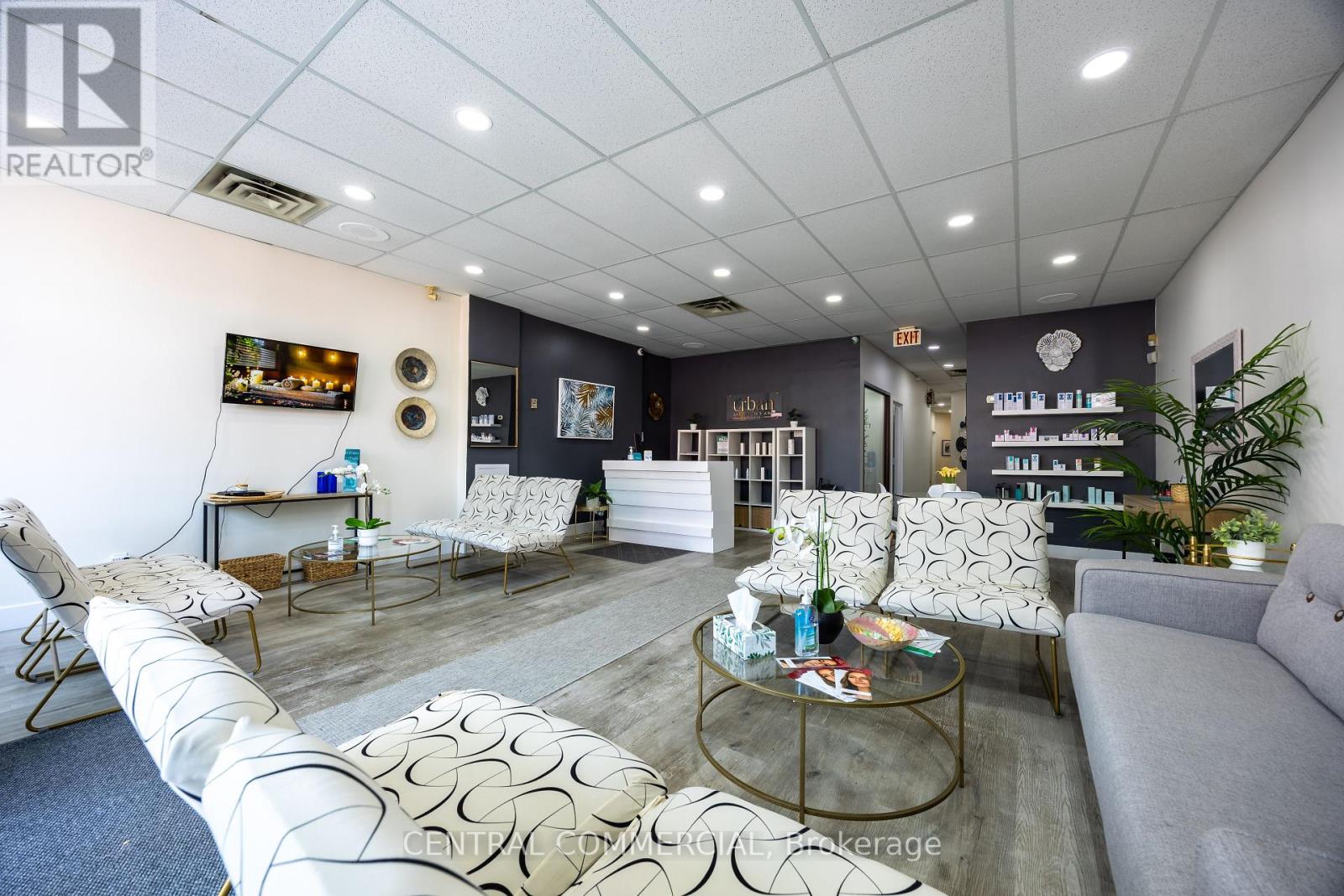 2885 Lake Shore Boulevard W, Toronto, Ontario  M8V 1J1 - Photo 11 - W12211137