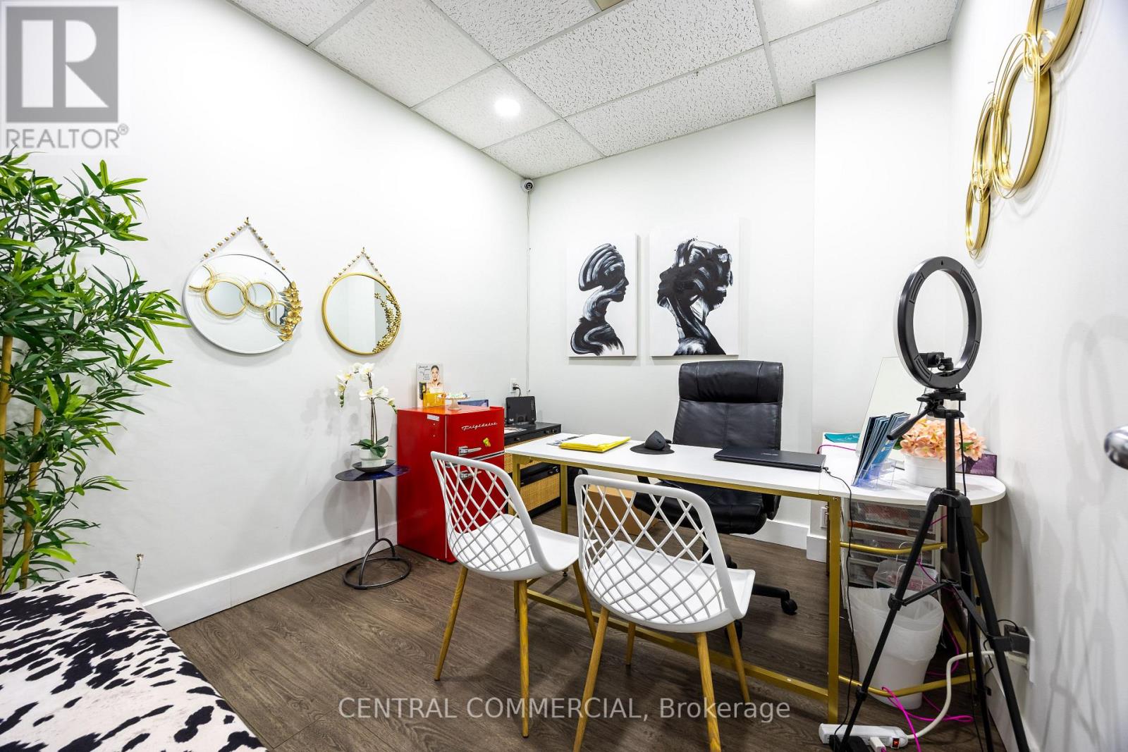 2885 Lake Shore Boulevard W, Toronto, Ontario  M8V 1J1 - Photo 15 - W12211137