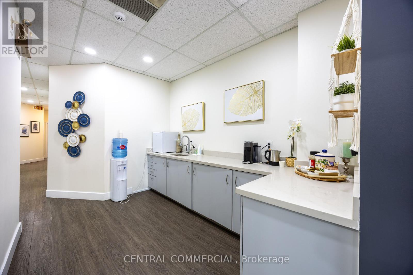 2885 Lake Shore Boulevard W, Toronto, Ontario  M8V 1J1 - Photo 16 - W12211137