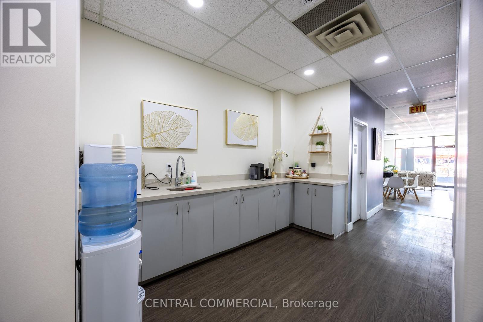 2885 Lake Shore Boulevard W, Toronto, Ontario  M8V 1J1 - Photo 17 - W12211137