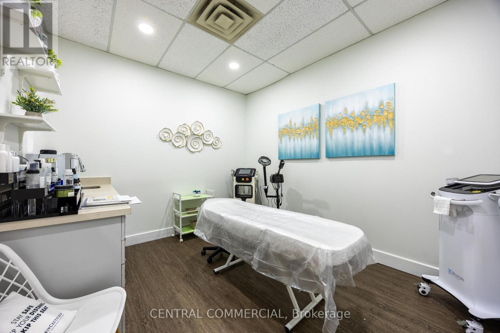 2885 Lake Shore Boulevard W, Toronto, Ontario  M8V 1J1 - Photo 18 - W12211137