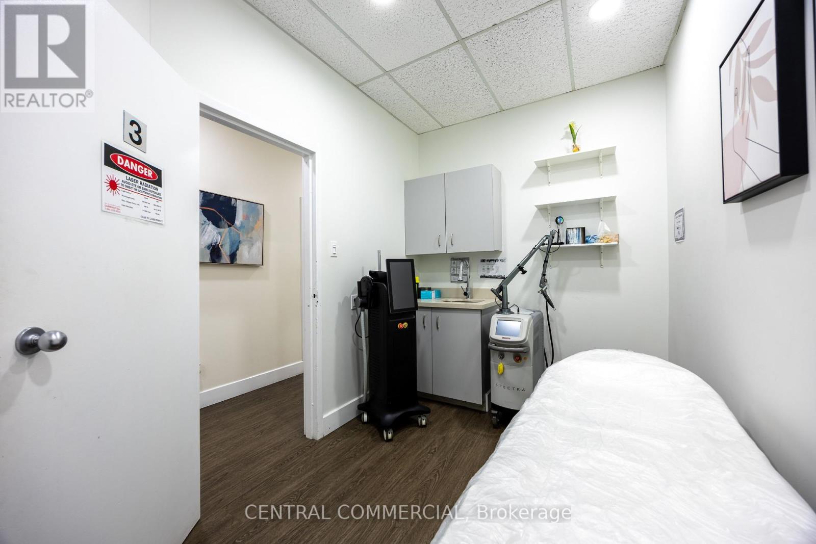 2885 Lake Shore Boulevard W, Toronto, Ontario  M8V 1J1 - Photo 19 - W12211137
